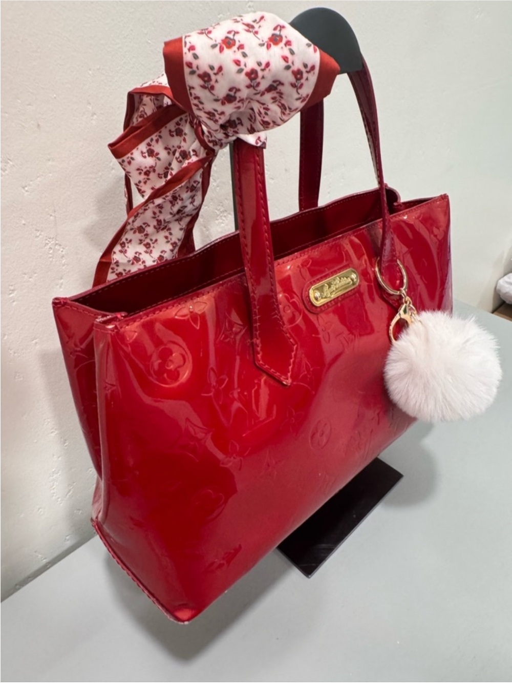 Louis Vuitton Vernis Wilshire
PM Bag with unbranded Floral Scarf and Pom Charm - Picture 2 of 12